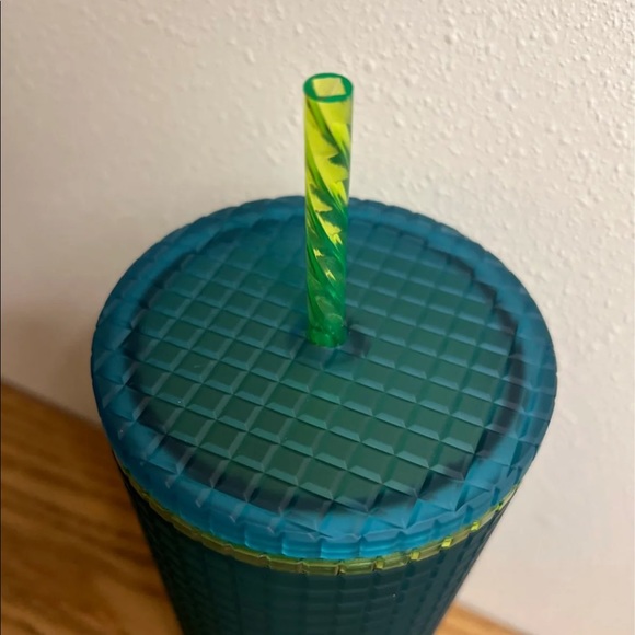 💚NEW💚Starbucks 2022 Soft Touch Green Grid Venti Tumbler 24oz - Picture 3 of 4